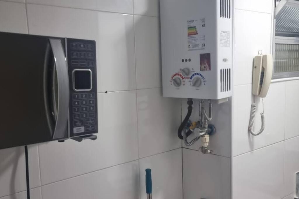 Quarto E Sala A Uma Quadra Da Praia Copacabana Posto 02 Rio de Janeiro Extérieur photo