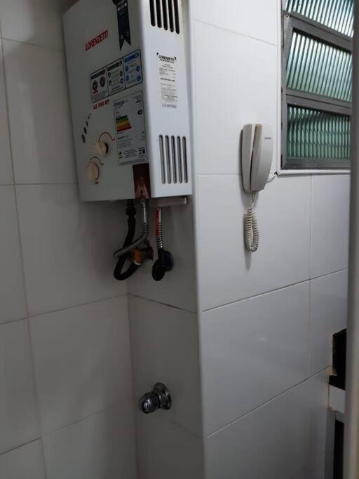 Quarto E Sala A Uma Quadra Da Praia Copacabana Posto 02 Rio de Janeiro Extérieur photo