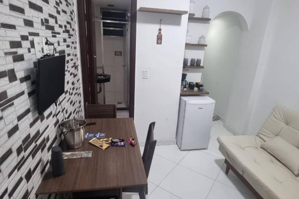 Quarto E Sala A Uma Quadra Da Praia Copacabana Posto 02 Rio de Janeiro Extérieur photo